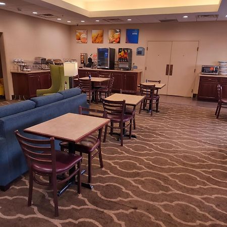 コンフォート イン アンド スイーツ デイビル Dayville エクステリア 写真