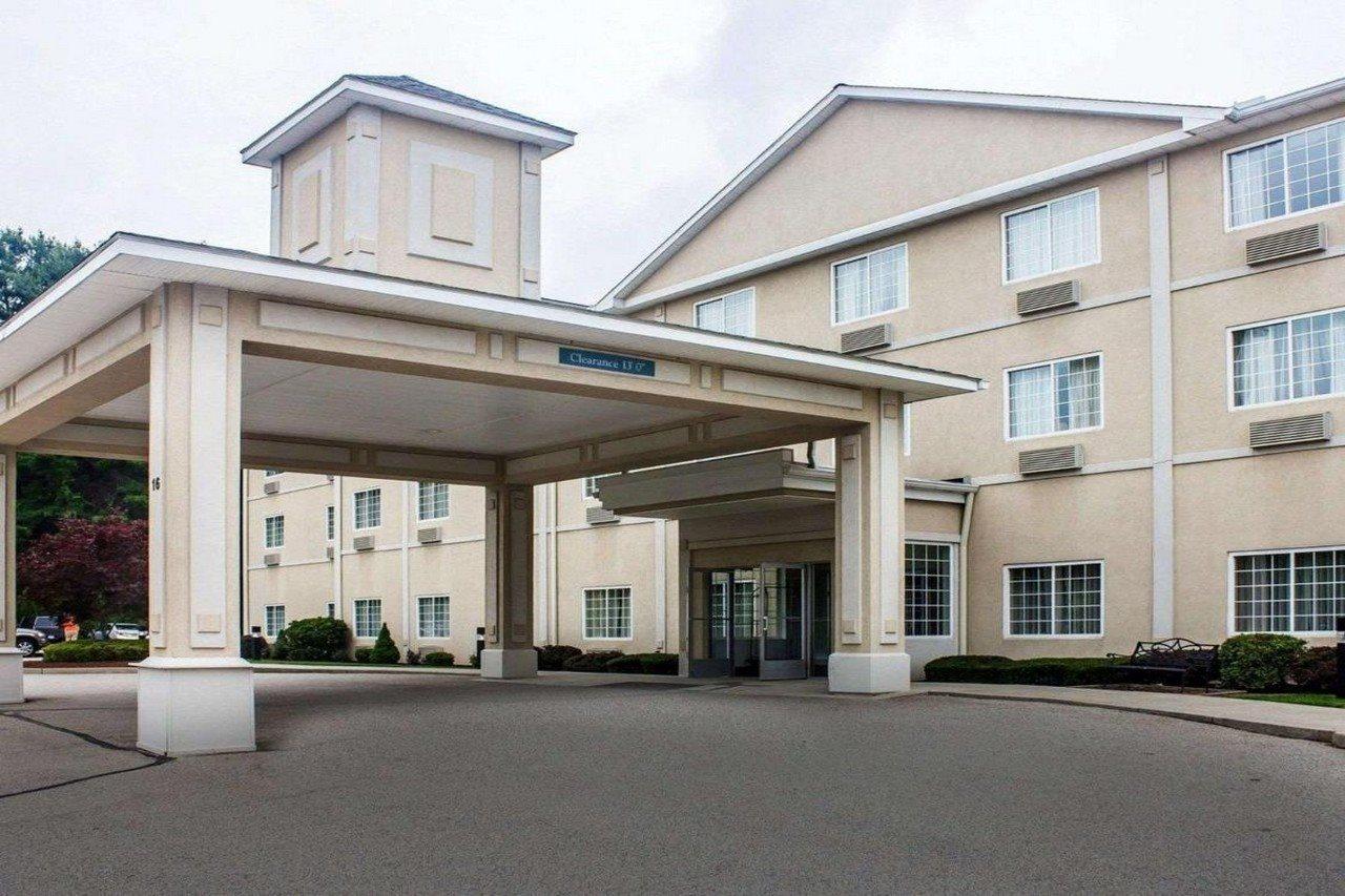 コンフォート イン アンド スイーツ デイビル Dayville エクステリア 写真